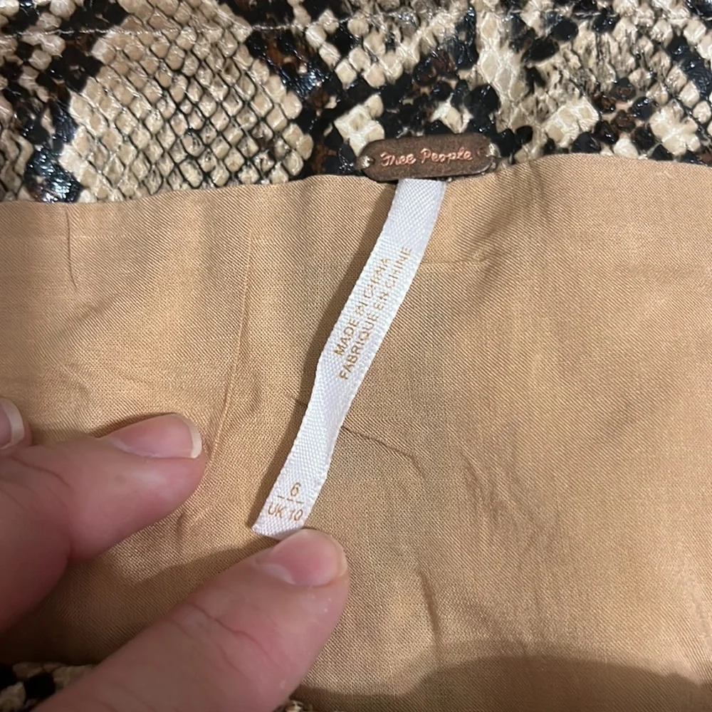 Faux snake skin skirt - Picture 5 of 10